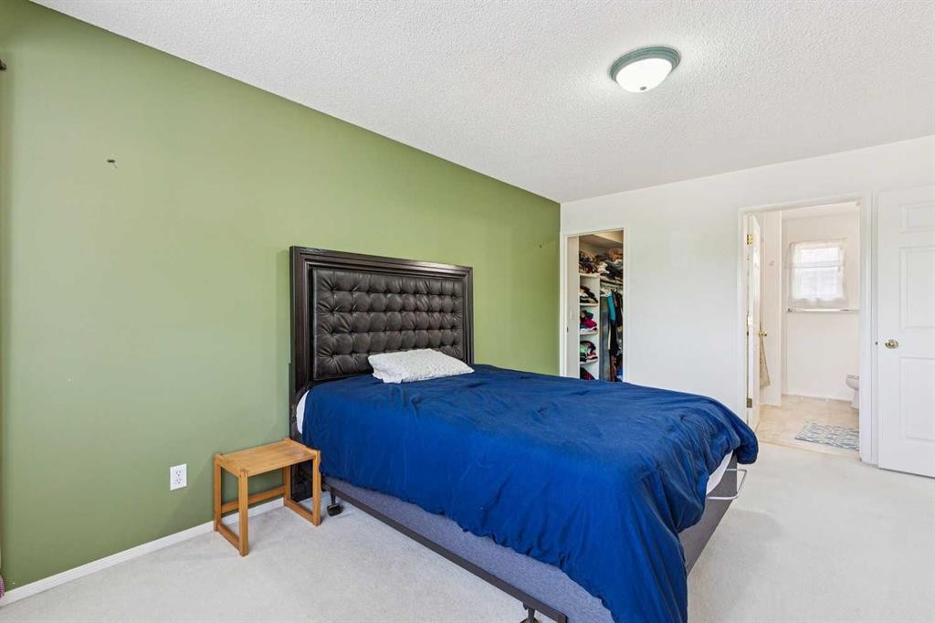 10521 Hidden Valley Drive Nw, Calgary, AB - Indoor Photo Showing Bedroom