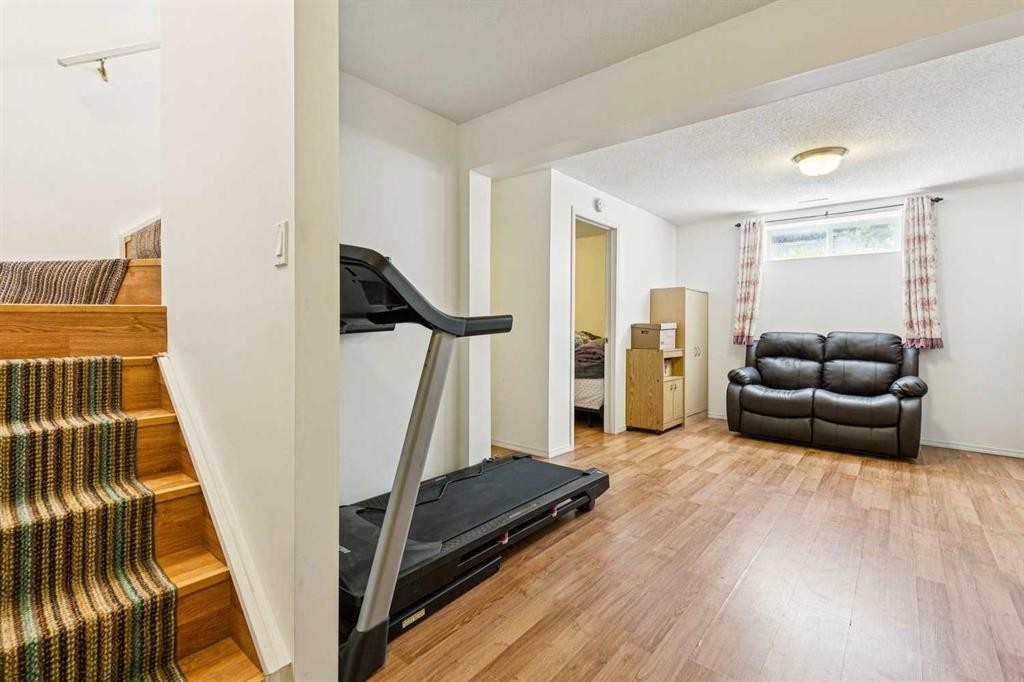 10521 Hidden Valley Drive Nw, Calgary, AB - Indoor Photo Showing Gym Room