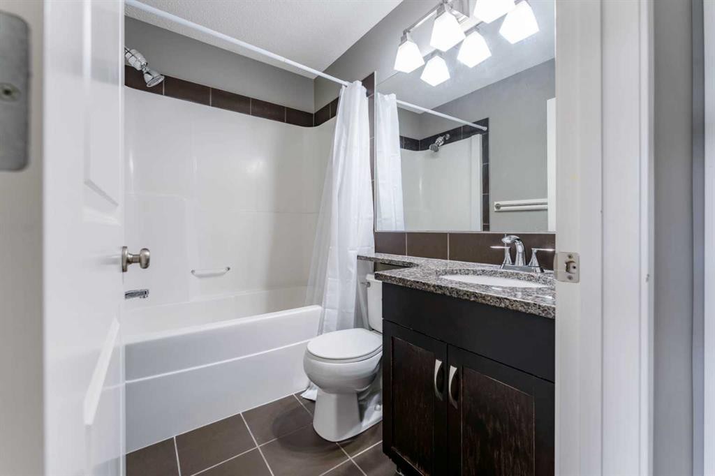 57 Sage Bank Grove Nw, Calgary, AB - Indoor Photo Showing Bathroom