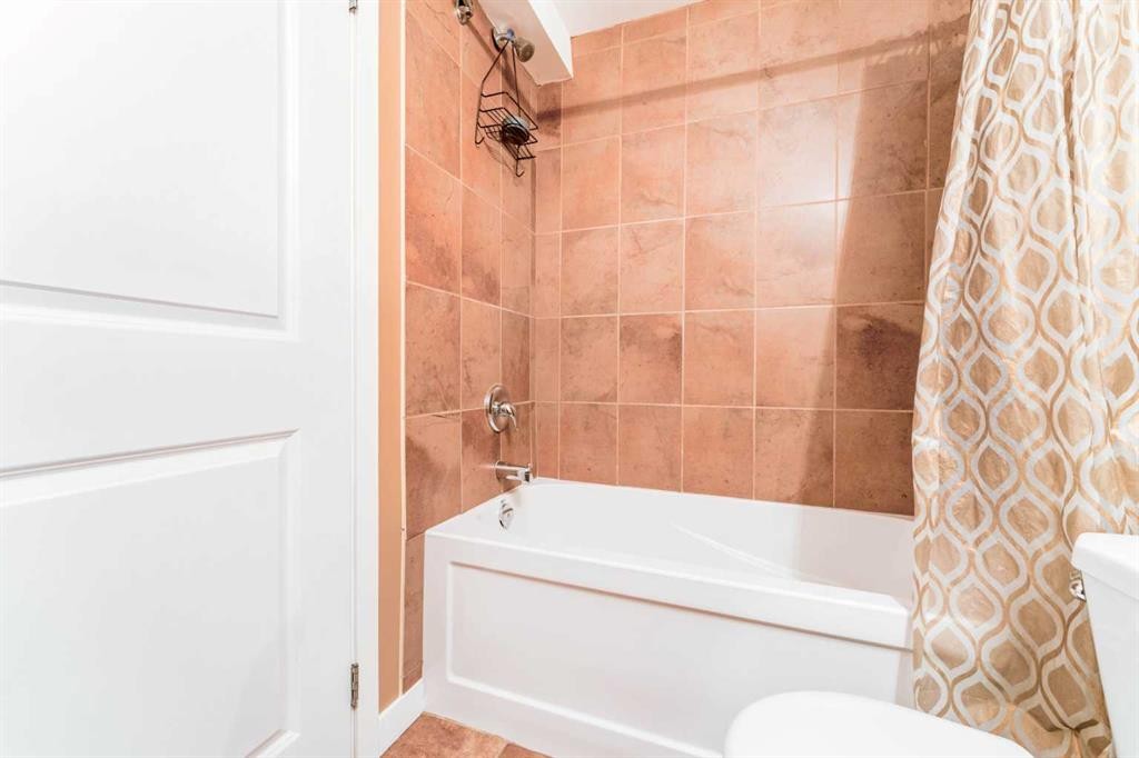 57 Sage Bank Grove Nw, Calgary, AB - Indoor Photo Showing Bathroom