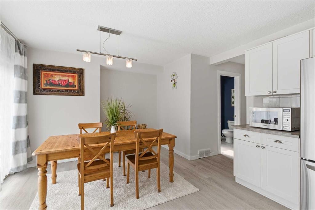 9 Ross Place, Crossfield, AB - Indoor Photo Showing Dining Room