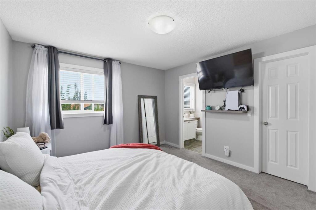 9 Ross Place, Crossfield, AB - Indoor Photo Showing Bedroom