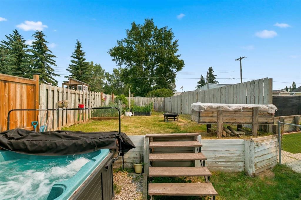 9 Ross Place, Crossfield, AB - Outdoor With Deck Patio Veranda With Backyard