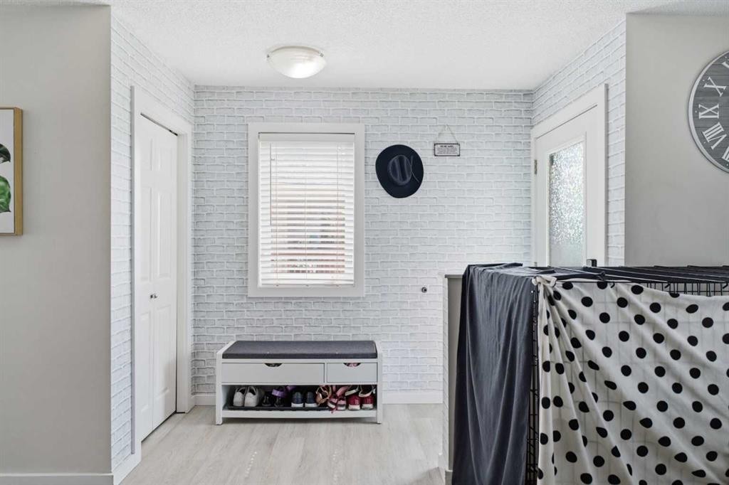 9 Ross Place, Crossfield, AB - Indoor Photo Showing Other Room