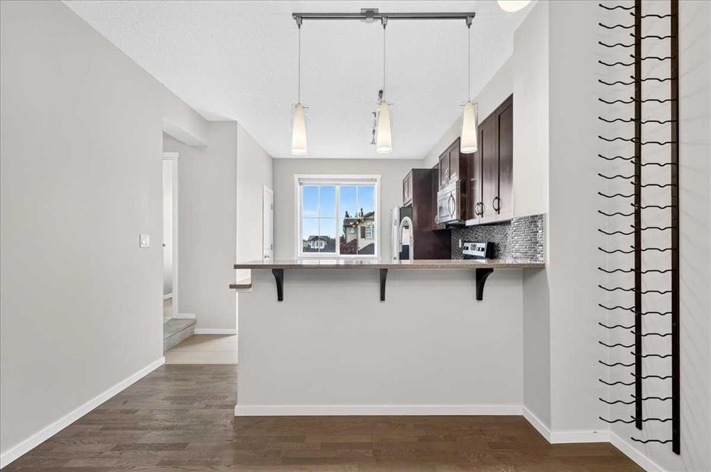 77 Kinlea Way Nw, Calgary, AB - Indoor Photo Showing Kitchen