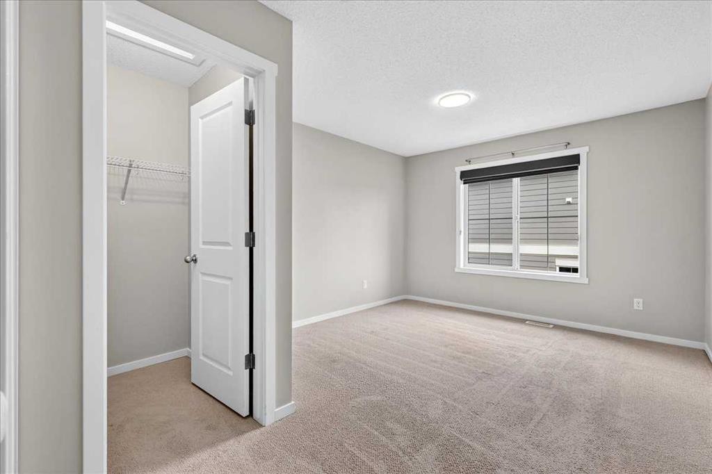 77 Kinlea Way Nw, Calgary, AB - Indoor Photo Showing Other Room