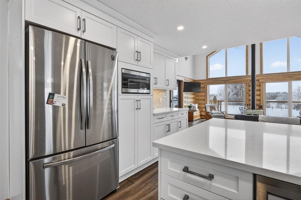 3-4535 Township Road 320, Rural Mountain View County, AB - Indoor Photo Showing Kitchen