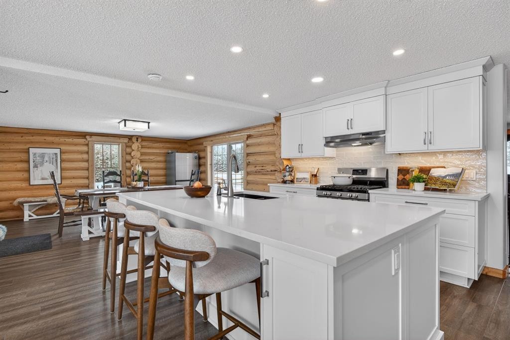 3-4535 Township Road 320, Rural Mountain View County, AB - Indoor Photo Showing Kitchen With Upgraded Kitchen