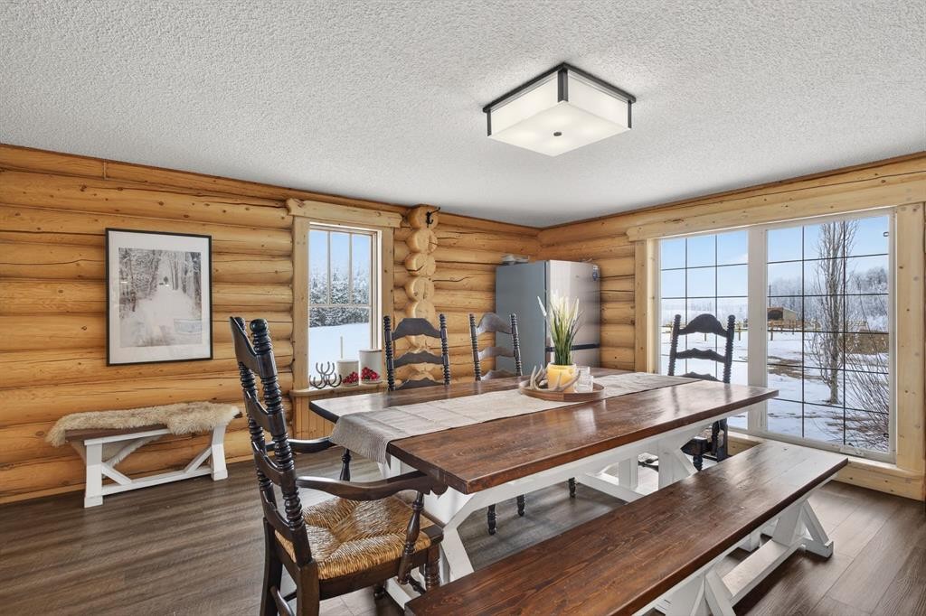 3-4535 Township Road 320, Rural Mountain View County, AB - Indoor Photo Showing Dining Room