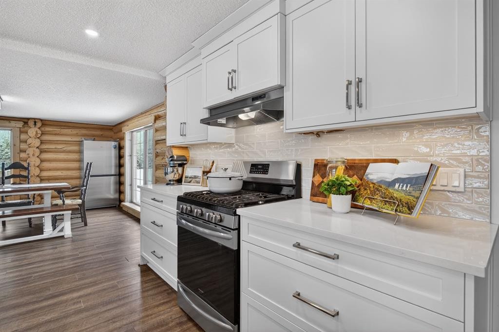 3-4535 Township Road 320, Rural Mountain View County, AB - Indoor Photo Showing Kitchen
