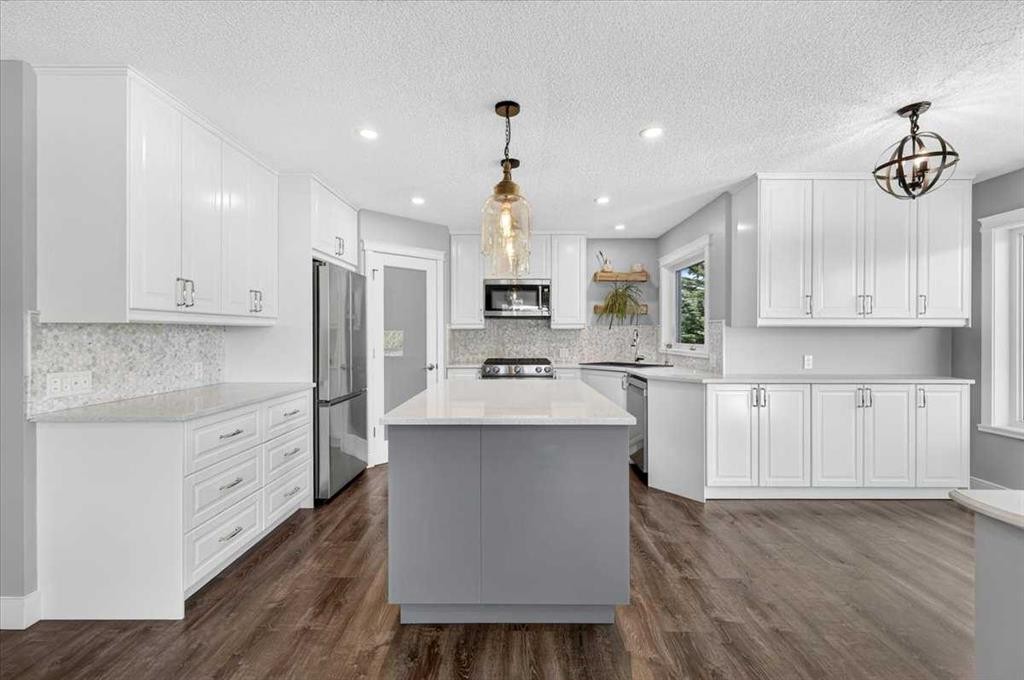 76-16044 258 Avenue East, Rural Foothills County, AB - Indoor Photo Showing Kitchen With Upgraded Kitchen