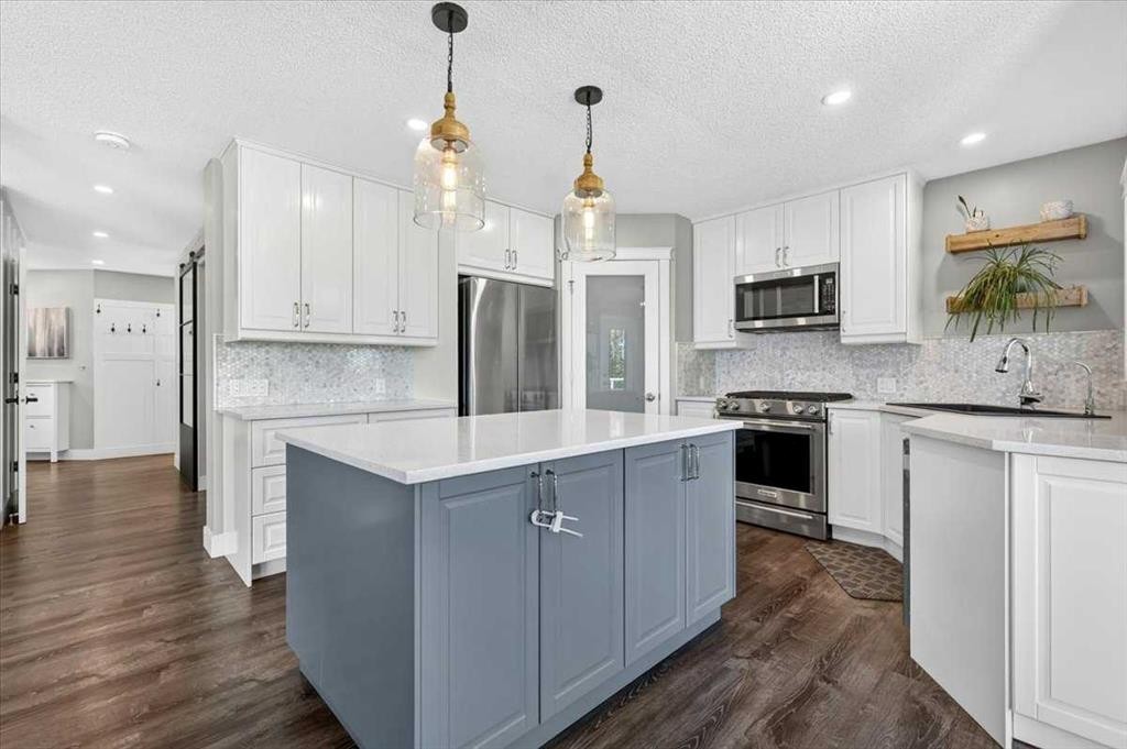 76-16044 258 Avenue East, Rural Foothills County, AB - Indoor Photo Showing Kitchen With Upgraded Kitchen