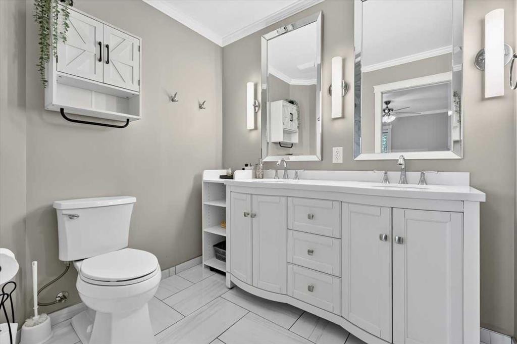 76-16044 258 Avenue East, Rural Foothills County, AB - Indoor Photo Showing Bathroom