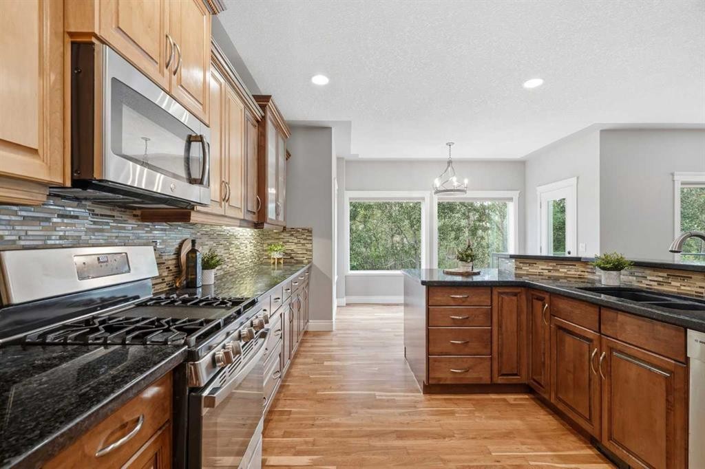 75 Royal Abbey Rise Nw, Calgary, AB - Indoor Photo Showing Kitchen With Upgraded Kitchen