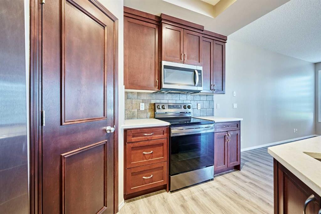 789 Panatella Boulevard Nw, Calgary, AB - Indoor Photo Showing Kitchen