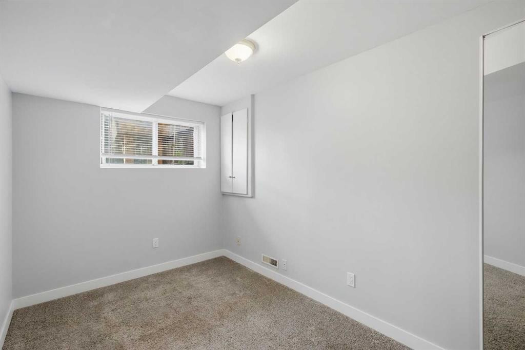 2706 46 Street Se, Calgary, AB