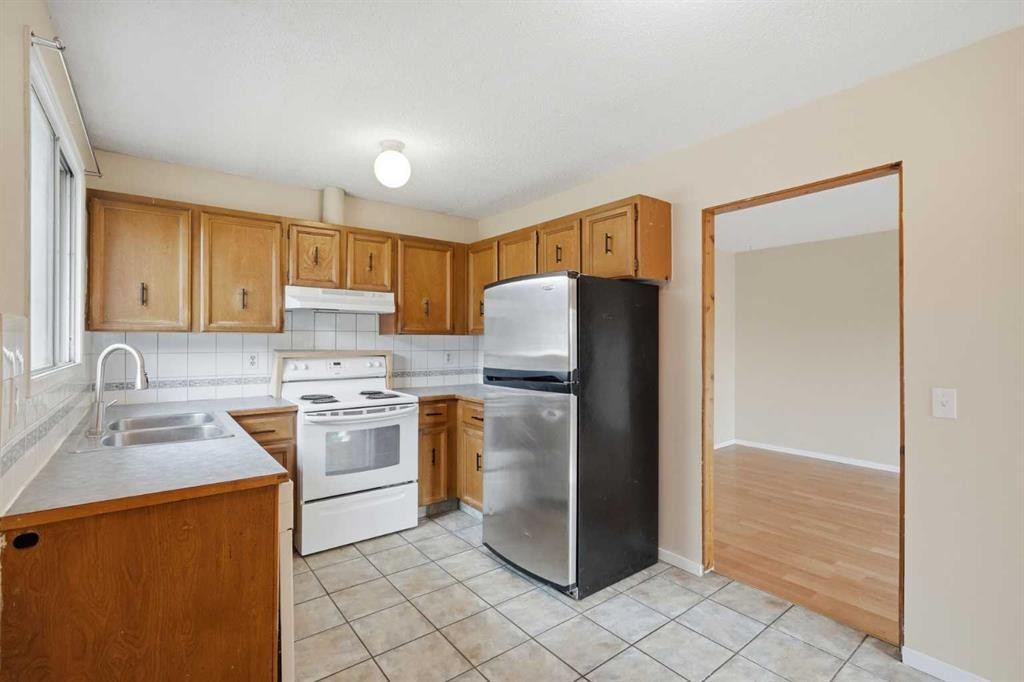 2706 46 Street Se, Calgary, AB