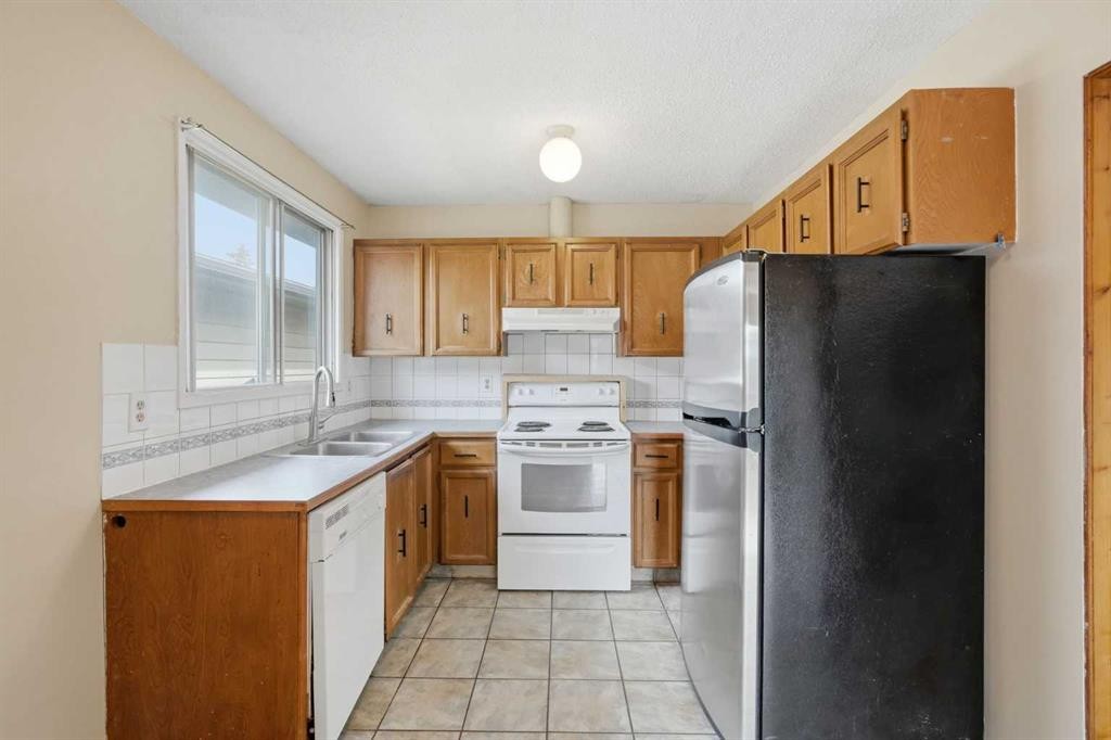 2706 46 Street Se, Calgary, AB