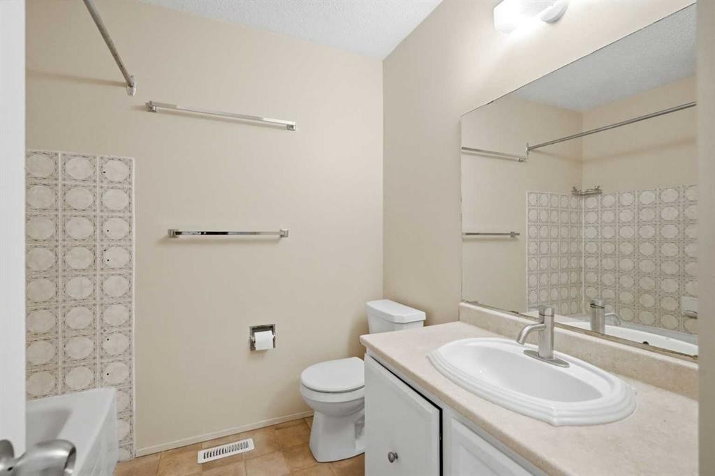 2706 46 Street Se, Calgary, AB