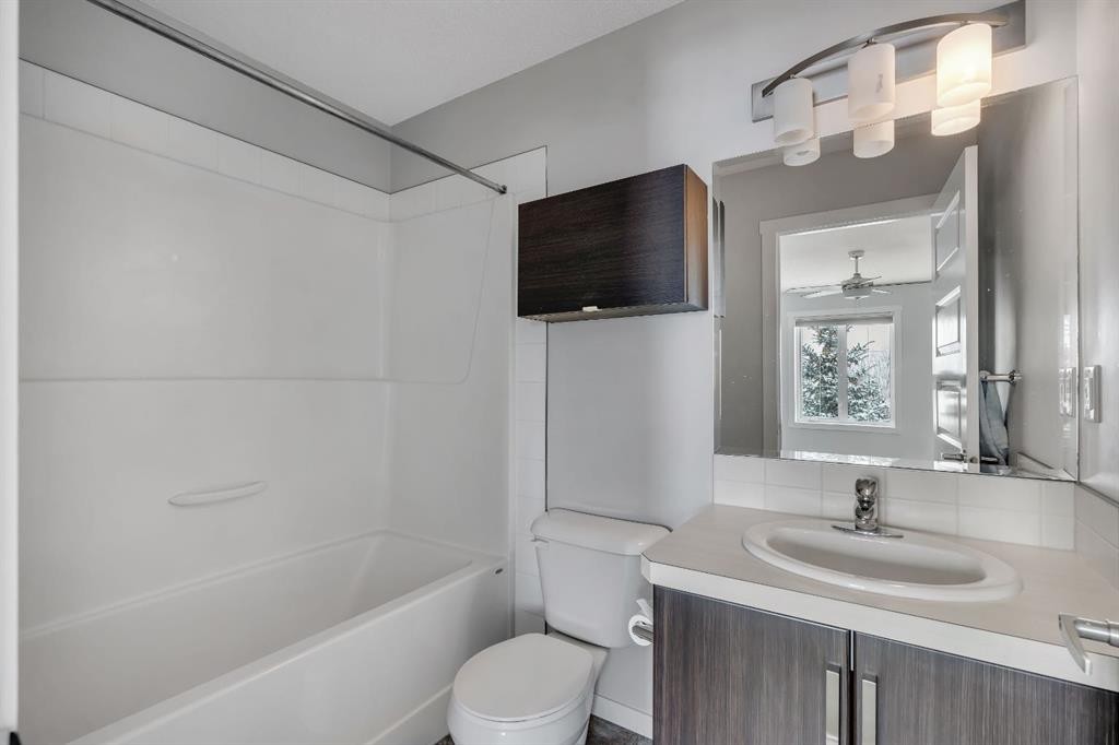 406 Mckenzie Towne Close Se, Calgary, AB - Indoor Photo Showing Bathroom