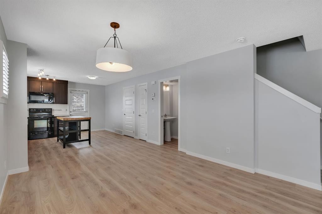 406 Mckenzie Towne Close Se, Calgary, AB - Indoor