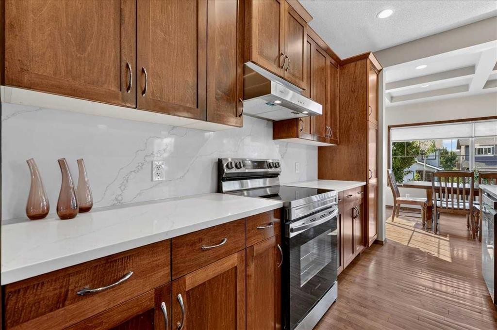 277 Evermeadow Avenue Sw, Calgary, AB - Indoor Photo Showing Kitchen With Upgraded Kitchen
