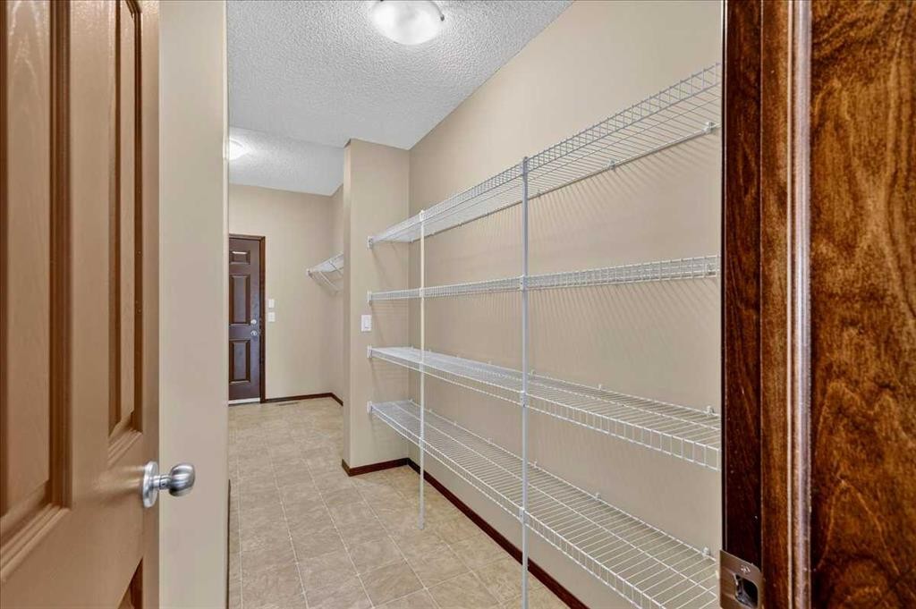 277 Evermeadow Avenue Sw, Calgary, AB - Indoor