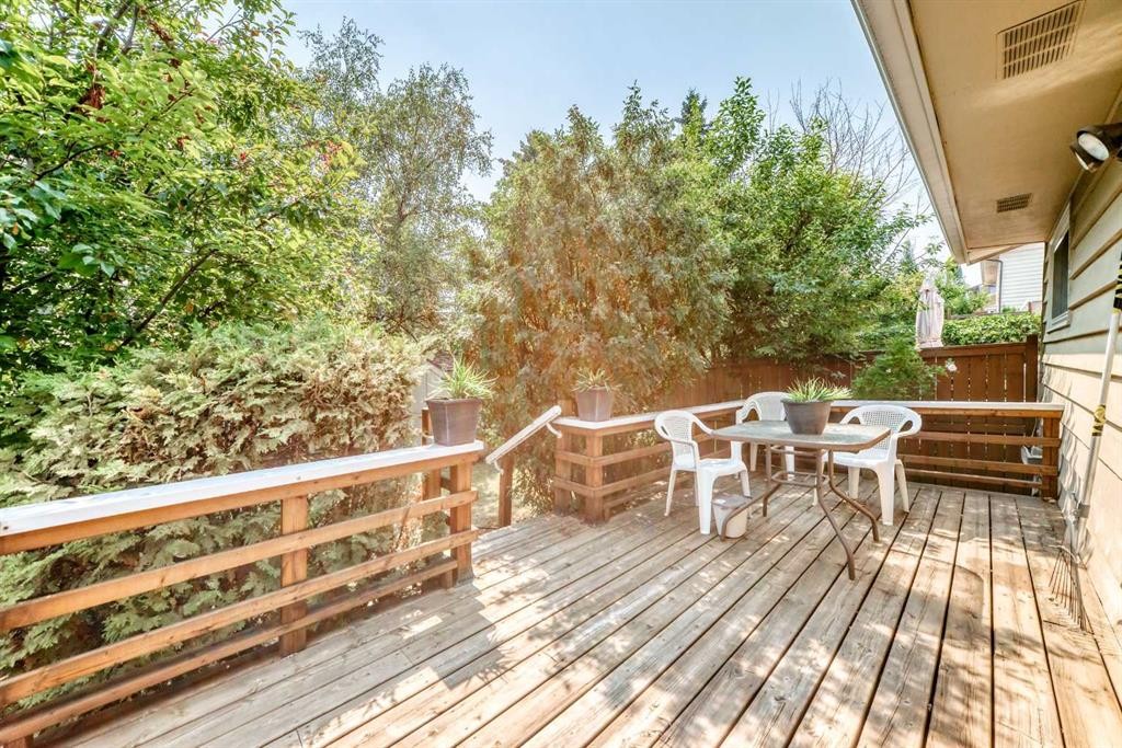 6437 Coach Hill Road Sw, Calgary, AB - Indoor Photo Showing Other Room