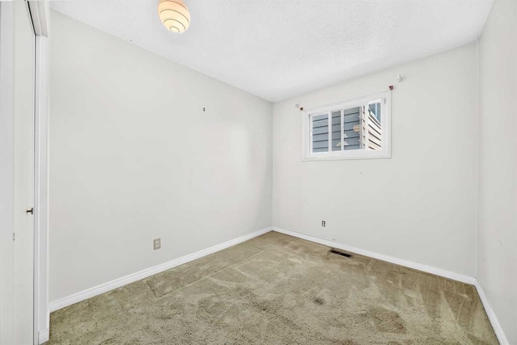 6437 Coach Hill Road Sw, Calgary, AB - Indoor Photo Showing Other Room