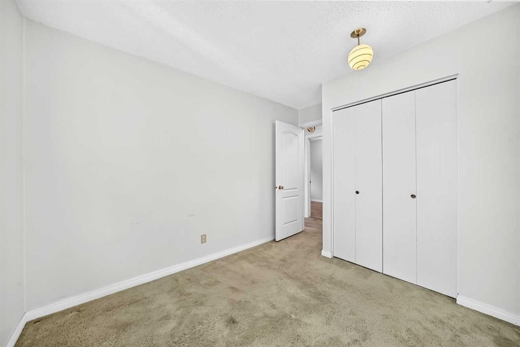 6437 Coach Hill Road Sw, Calgary, AB - Indoor Photo Showing Other Room