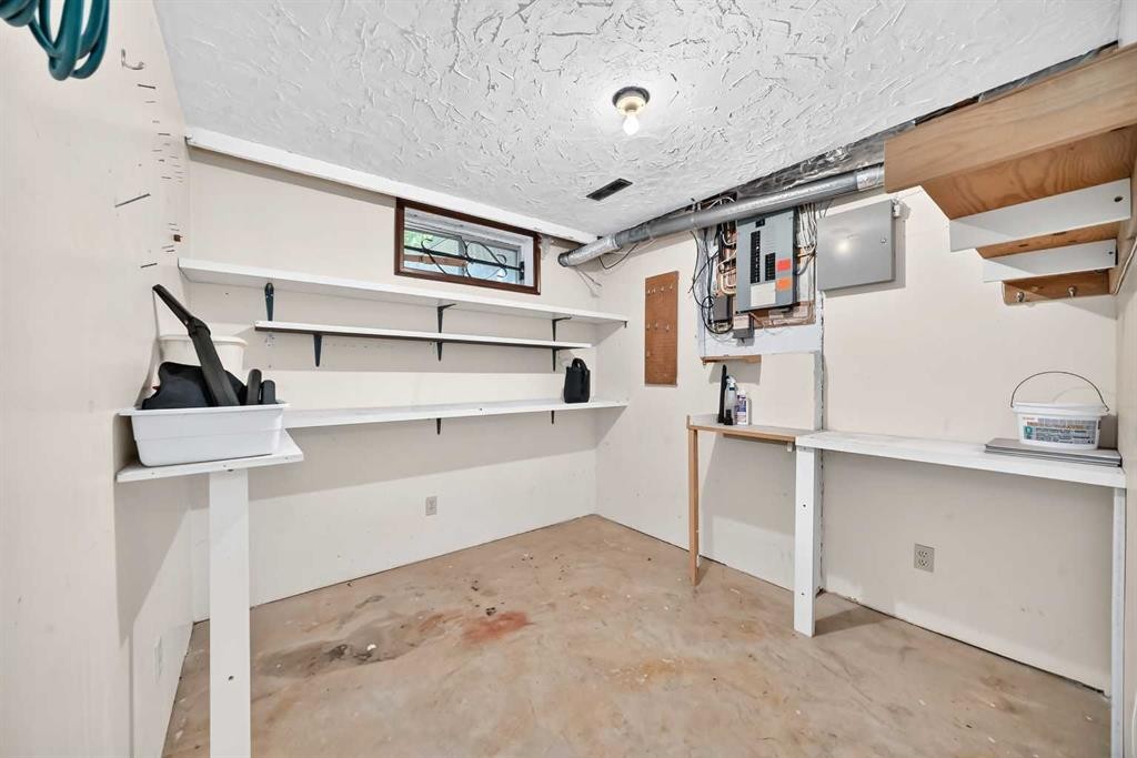 6437 Coach Hill Road Sw, Calgary, AB - Indoor