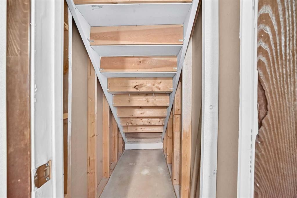 6437 Coach Hill Road Sw, Calgary, AB - Indoor Photo Showing Other Room