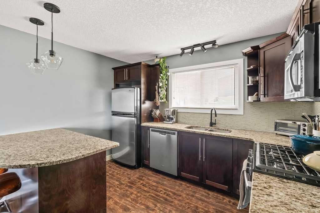 7-1603 Mcgonigal Drive Ne, Calgary, AB - Indoor Photo Showing Kitchen With Stainless Steel Kitchen