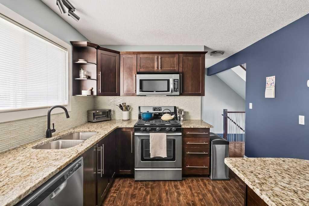 7-1603 Mcgonigal Drive Ne, Calgary, AB - Indoor Photo Showing Kitchen With Stainless Steel Kitchen With Double Sink With Upgraded Kitchen