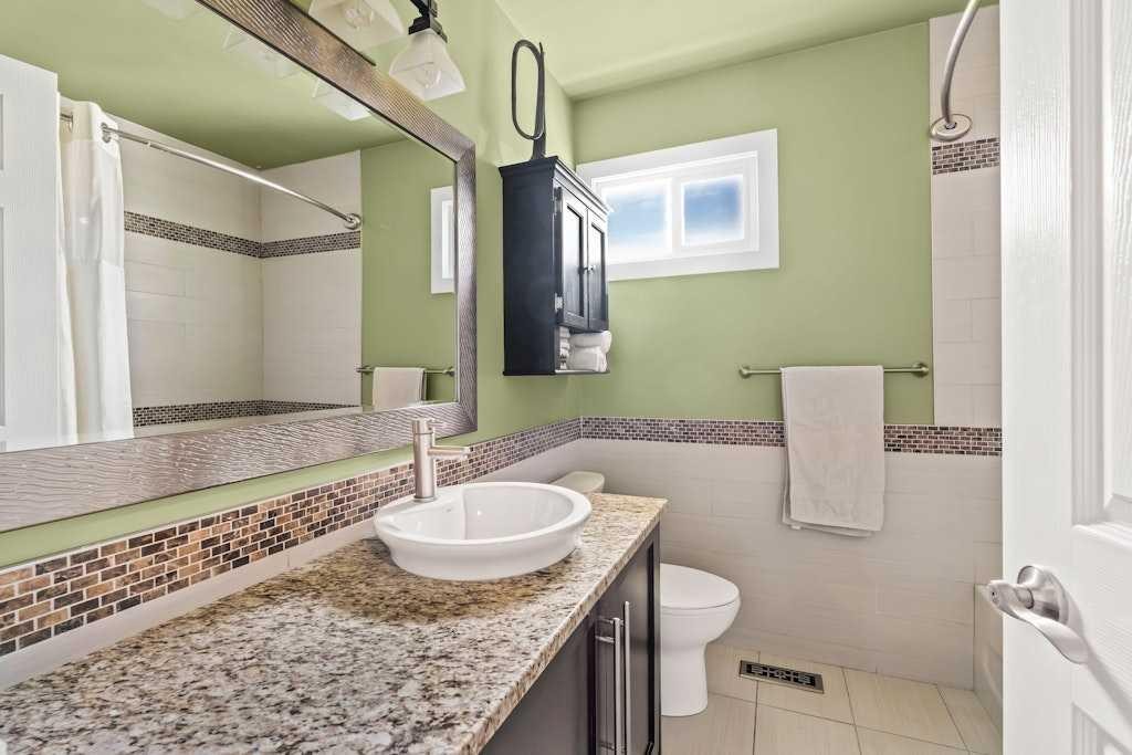 7-1603 Mcgonigal Drive Ne, Calgary, AB - Indoor Photo Showing Bathroom