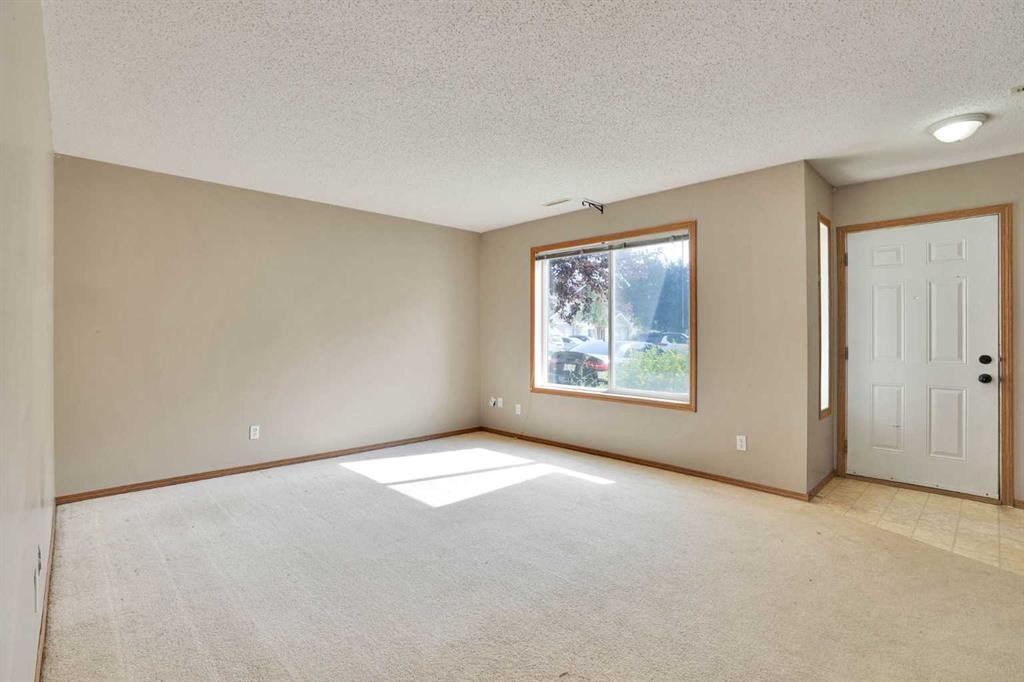 575-100 Jordan Parkway, Red Deer, AB - Indoor Photo Showing Other Room