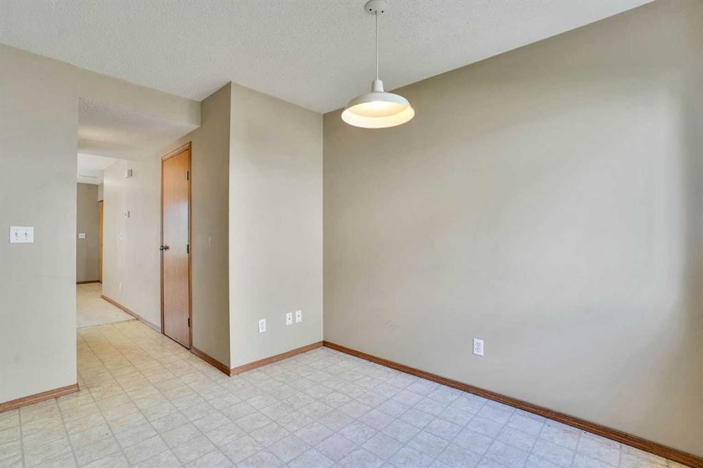 575-100 Jordan Parkway, Red Deer, AB - Indoor Photo Showing Other Room