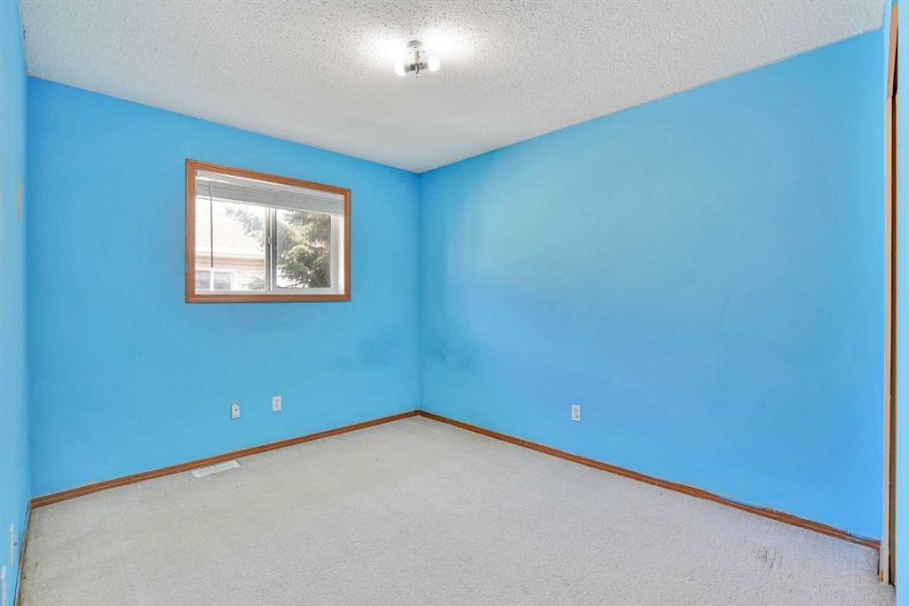 575-100 Jordan Parkway, Red Deer, AB - Indoor Photo Showing Other Room