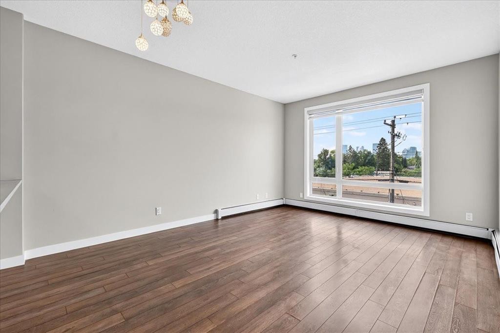 304-607 17 Avenue Nw, Calgary, AB - Indoor Photo Showing Other Room