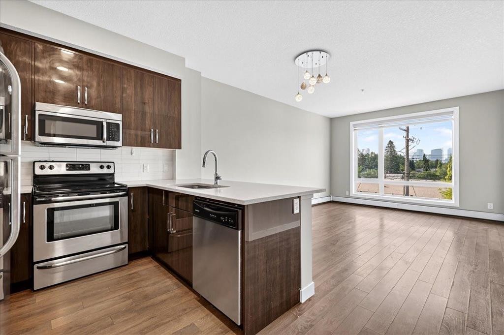 304-607 17 Avenue Nw, Calgary, AB - Indoor Photo Showing Kitchen With Stainless Steel Kitchen
