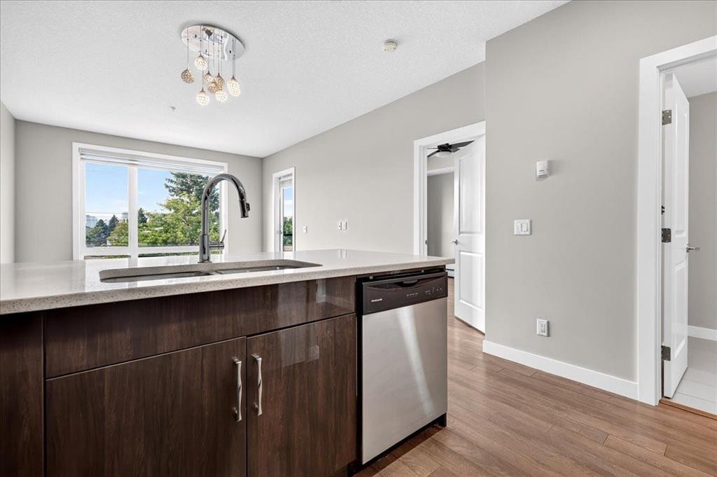 304-607 17 Avenue Nw, Calgary, AB - Indoor Photo Showing Kitchen With Double Sink