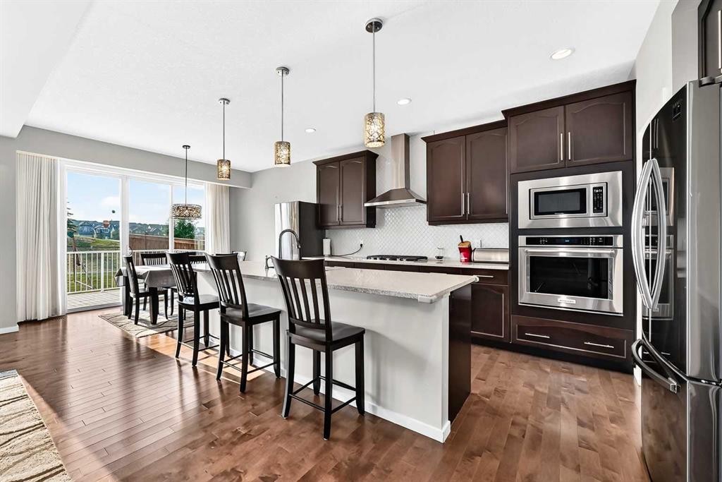 296 Nolancrest Heights Nw, Calgary, AB - Indoor Photo Showing Kitchen With Upgraded Kitchen