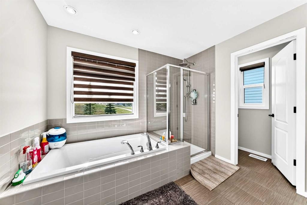 296 Nolancrest Heights Nw, Calgary, AB - Indoor Photo Showing Bathroom