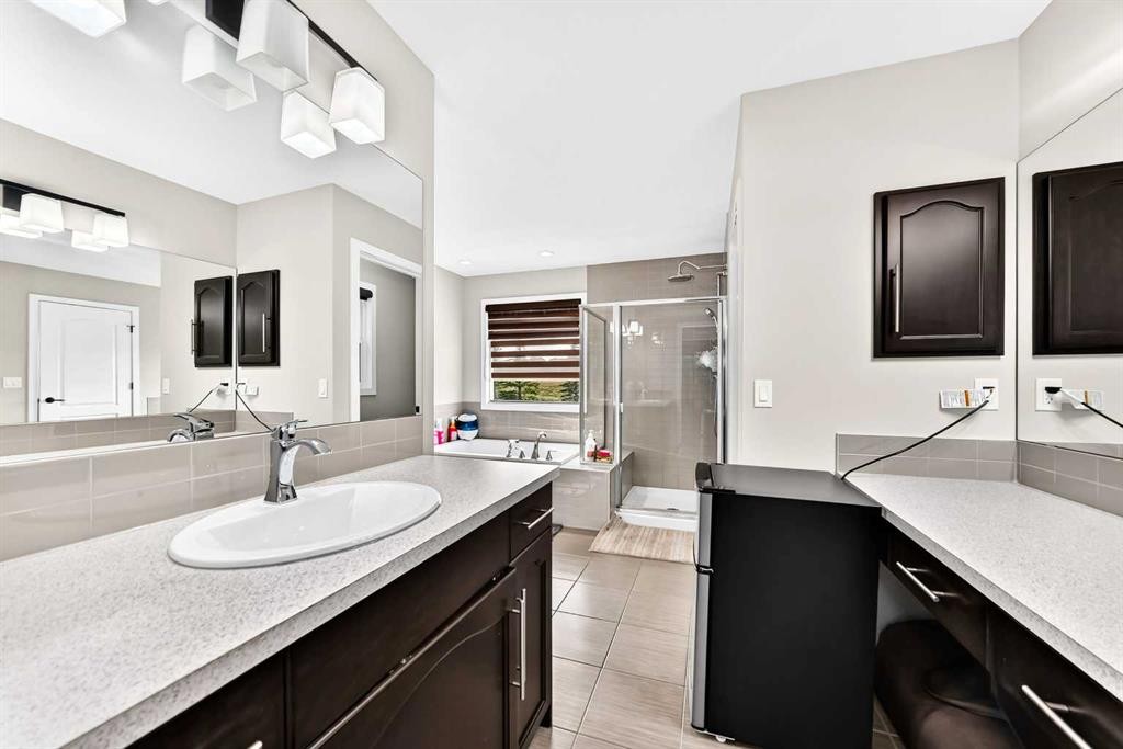 296 Nolancrest Heights Nw, Calgary, AB - Indoor Photo Showing Bathroom