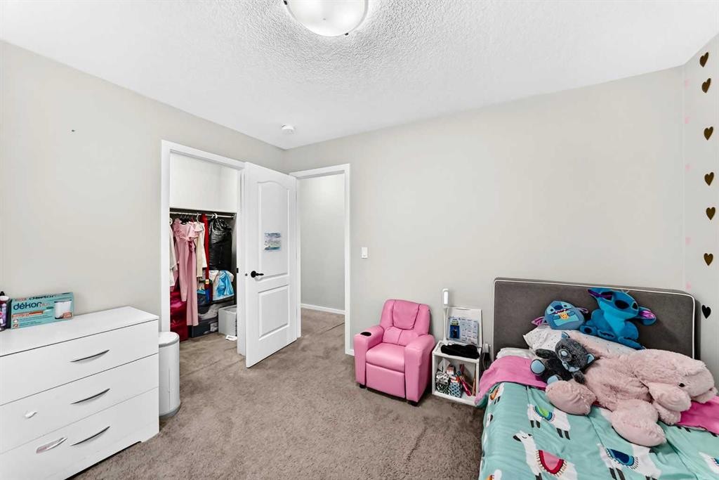 296 Nolancrest Heights Nw, Calgary, AB - Indoor Photo Showing Bedroom