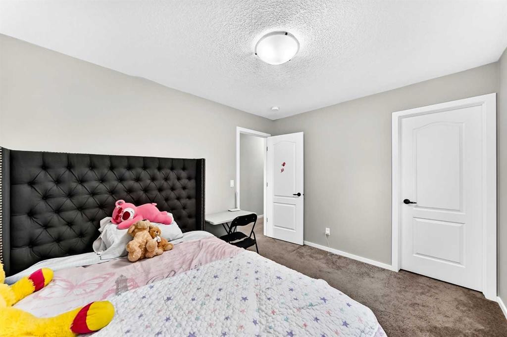 296 Nolancrest Heights Nw, Calgary, AB - Indoor Photo Showing Bedroom