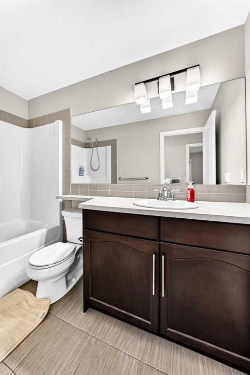 296 Nolancrest Heights Nw, Calgary, AB - Indoor Photo Showing Bathroom