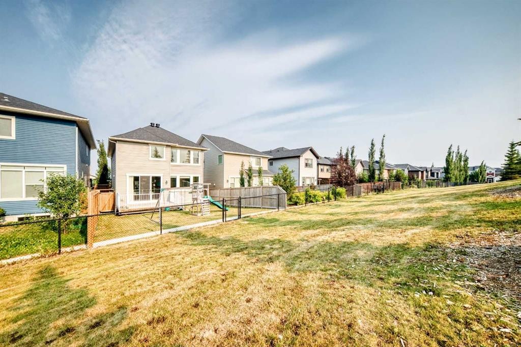 296 Nolancrest Heights Nw, Calgary, AB - Outdoor