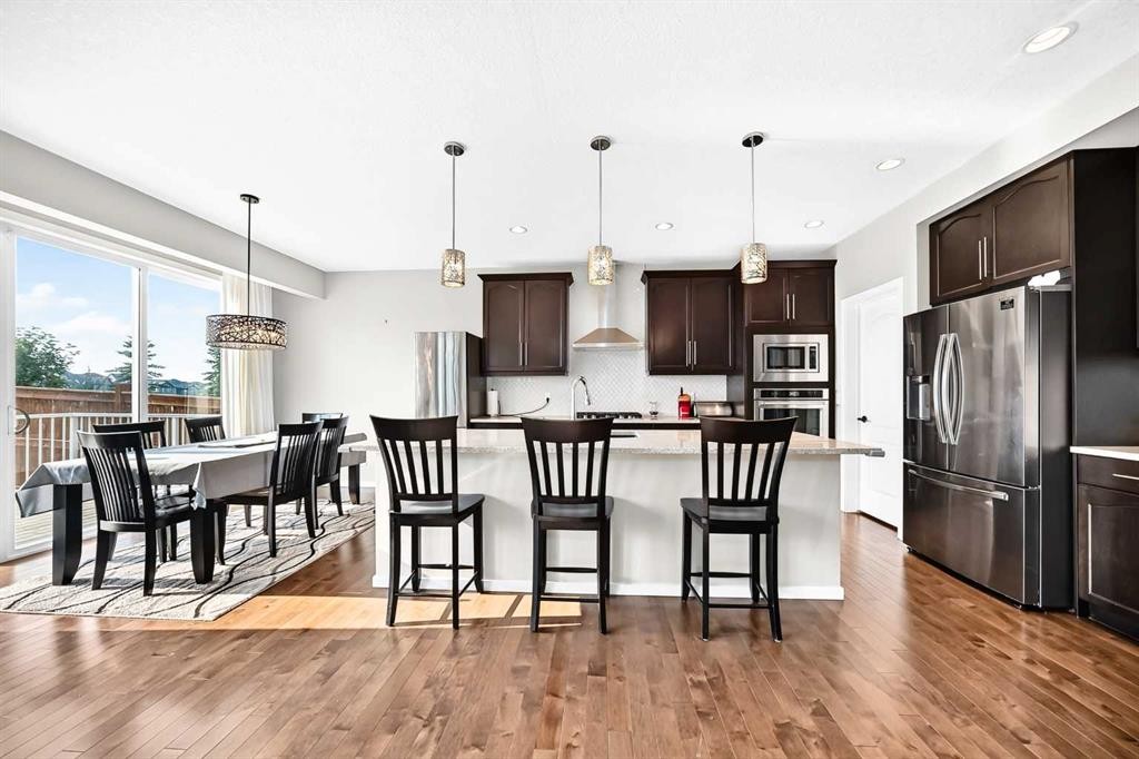 296 Nolancrest Heights Nw, Calgary, AB - Indoor Photo Showing Kitchen With Upgraded Kitchen