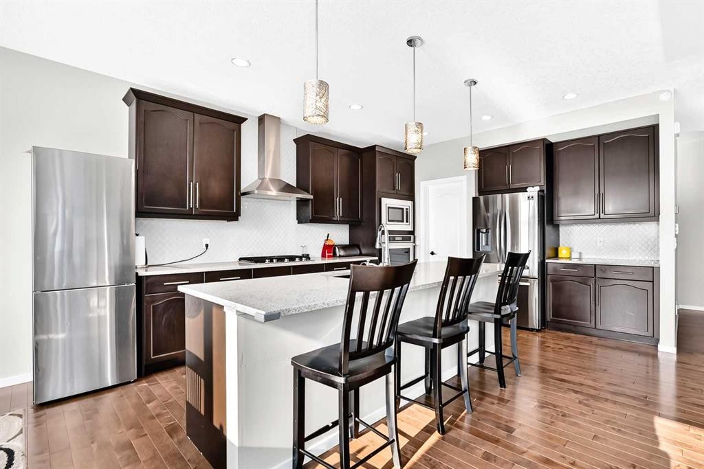 296 Nolancrest Heights Nw, Calgary, AB - Indoor Photo Showing Kitchen With Upgraded Kitchen